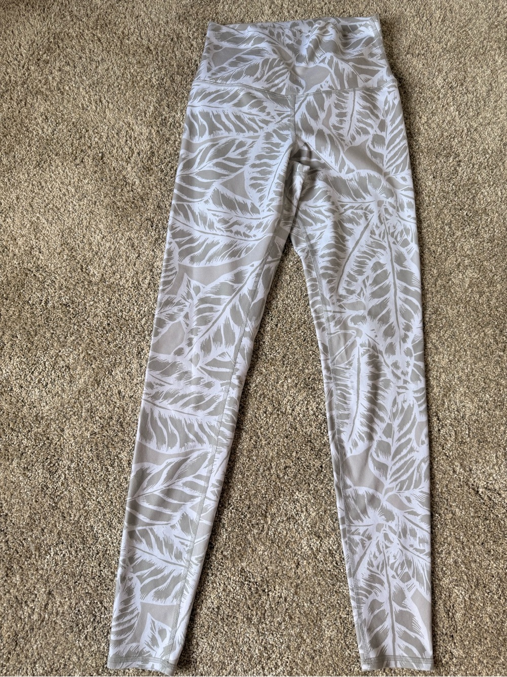 ALO Leggings in White and Light Gray